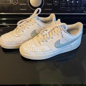 Nike Women Court Vision Low Sneaker. Size 8.5.